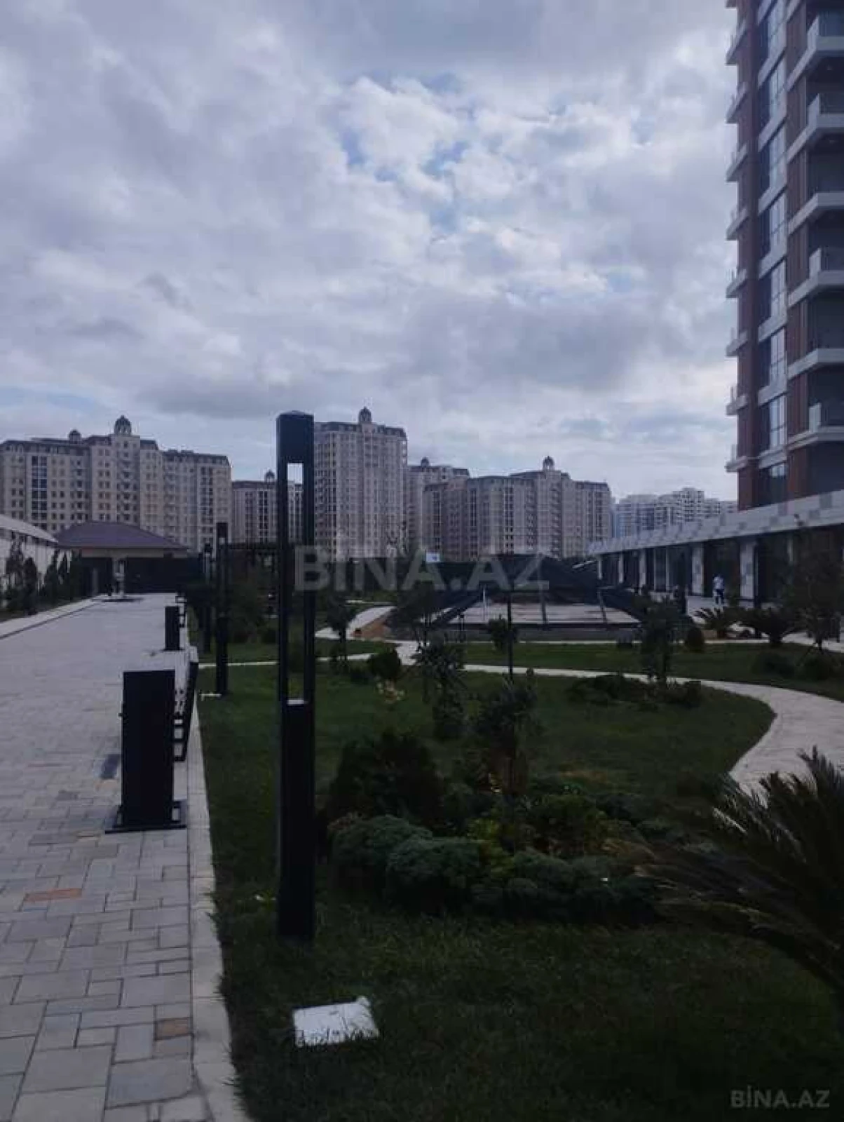 Satılır 3 otaqlı mənzil 126.7 m²