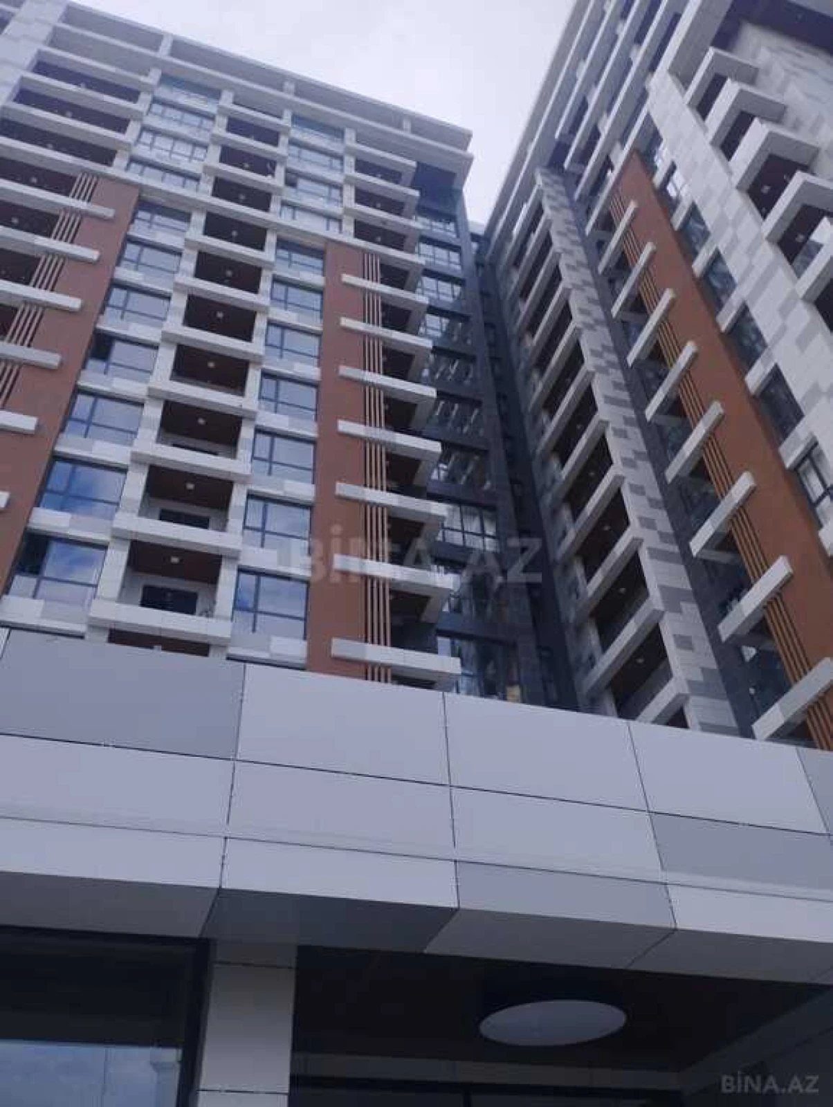 Satılır 3 otaqlı mənzil 126.7 m²