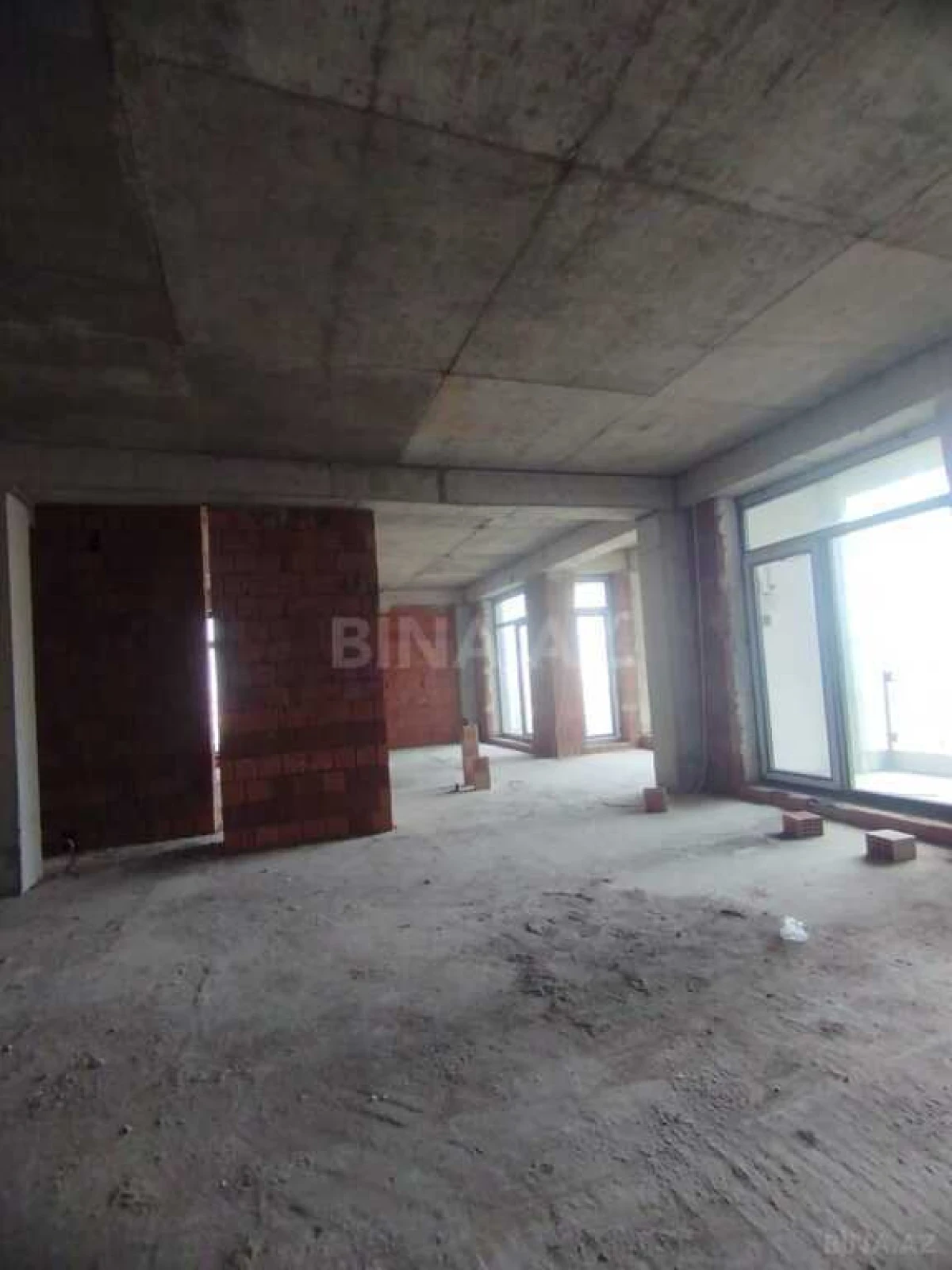 Satılır 3 otaqlı mənzil 126.7 m²