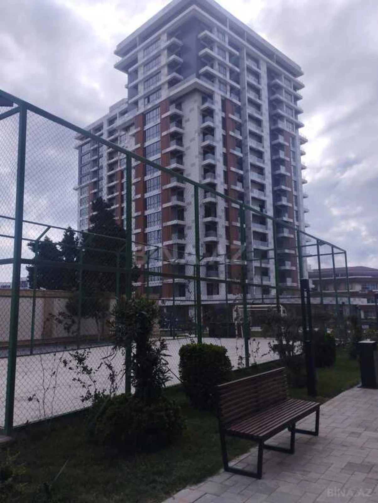 Satılır 3 otaqlı mənzil 126.7 m²