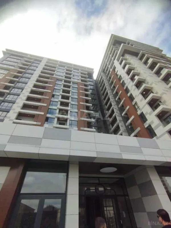 Satılır 3 otaqlı mənzil 126.7 m²