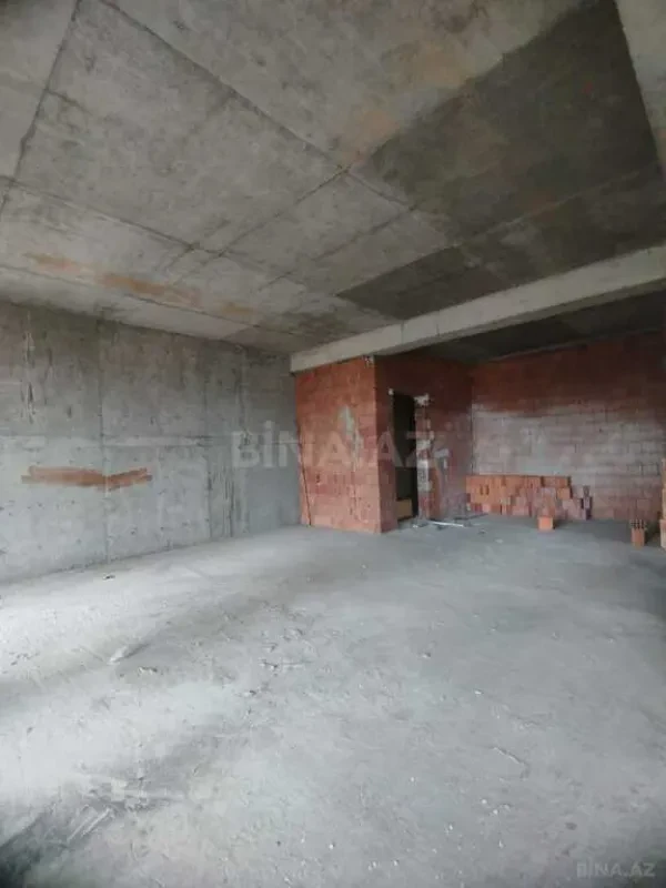 Satılır 3 otaqlı mənzil 126.7 m²