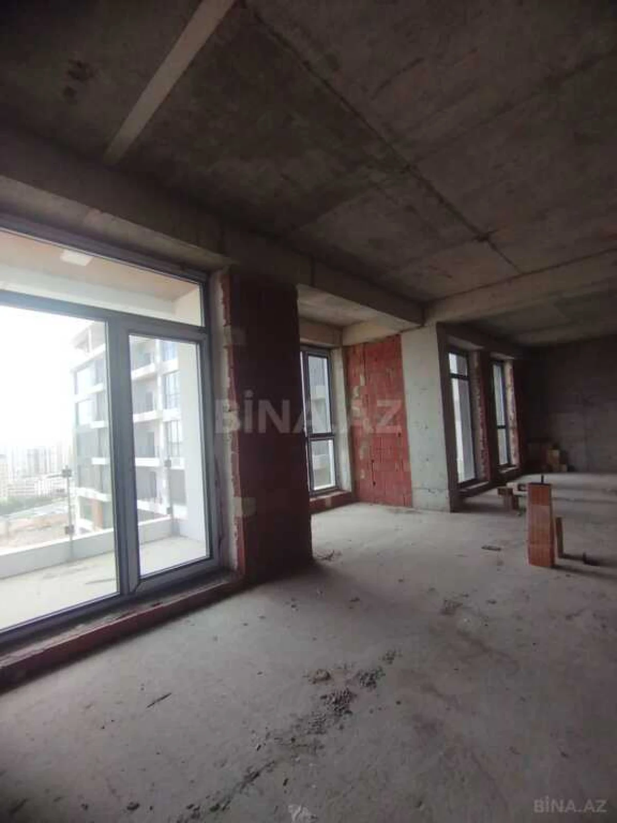 Satılır 3 otaqlı mənzil 126.7 m²