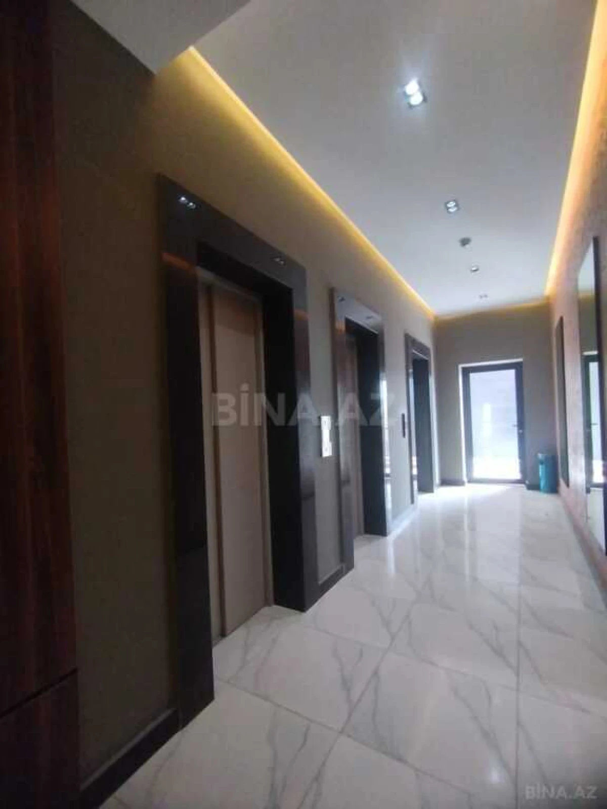 Satılır 3 otaqlı mənzil 126.7 m²