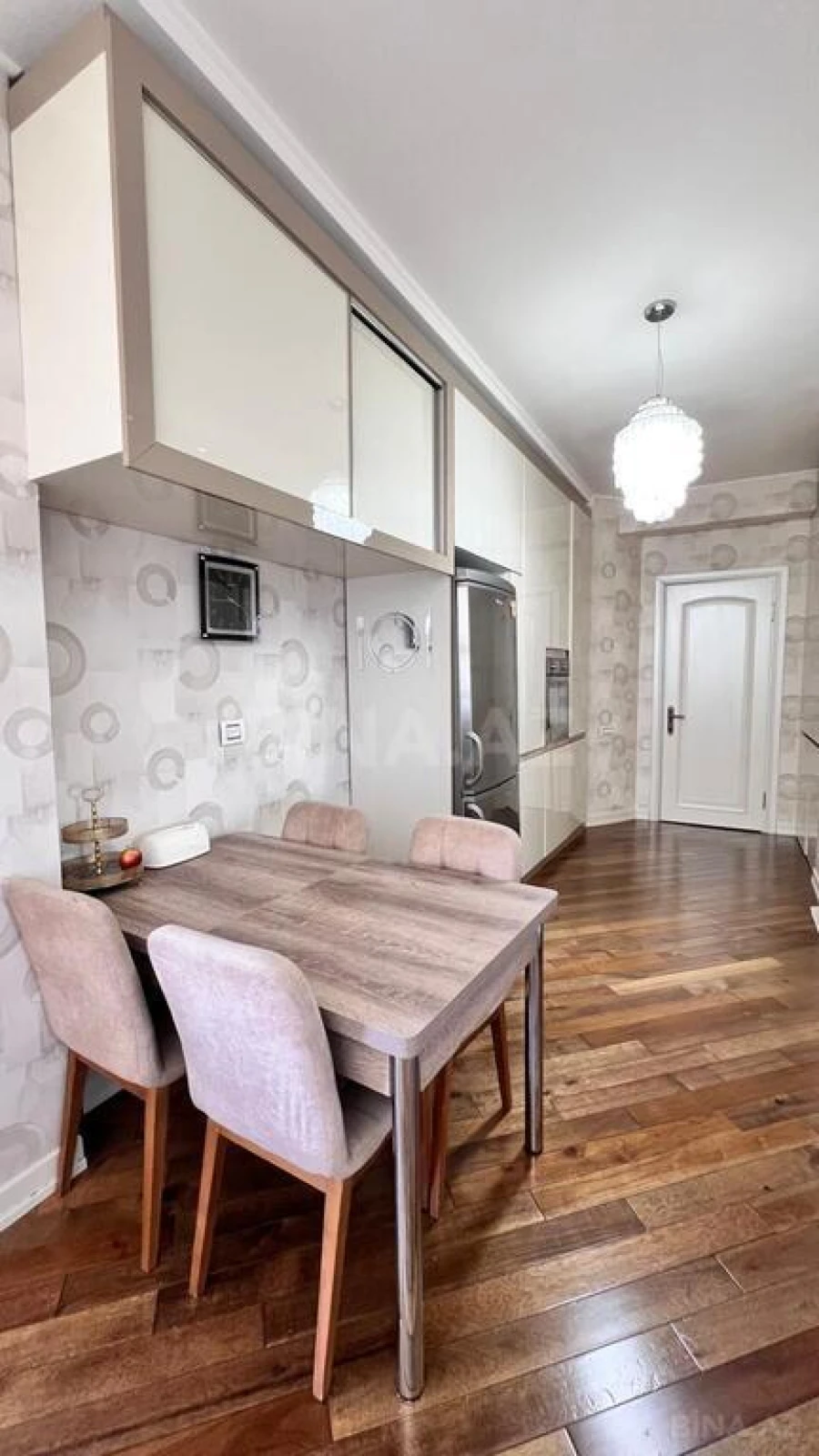 Satılır 4 otaqlı mənzil 165 m²