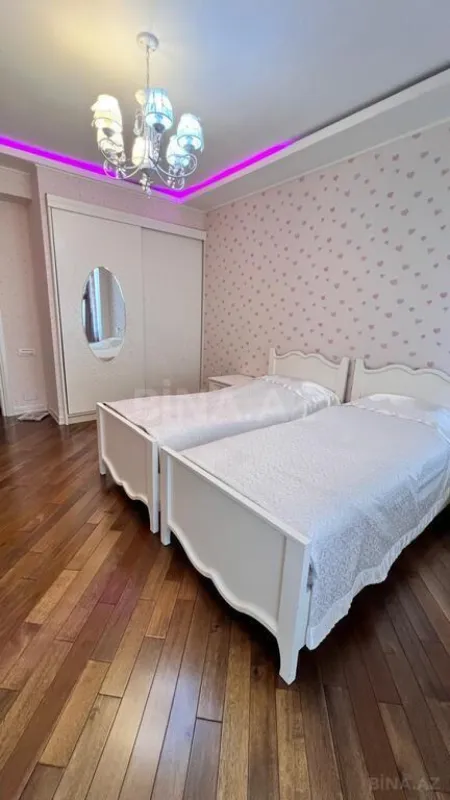 Satılır 4 otaqlı mənzil 165 m²