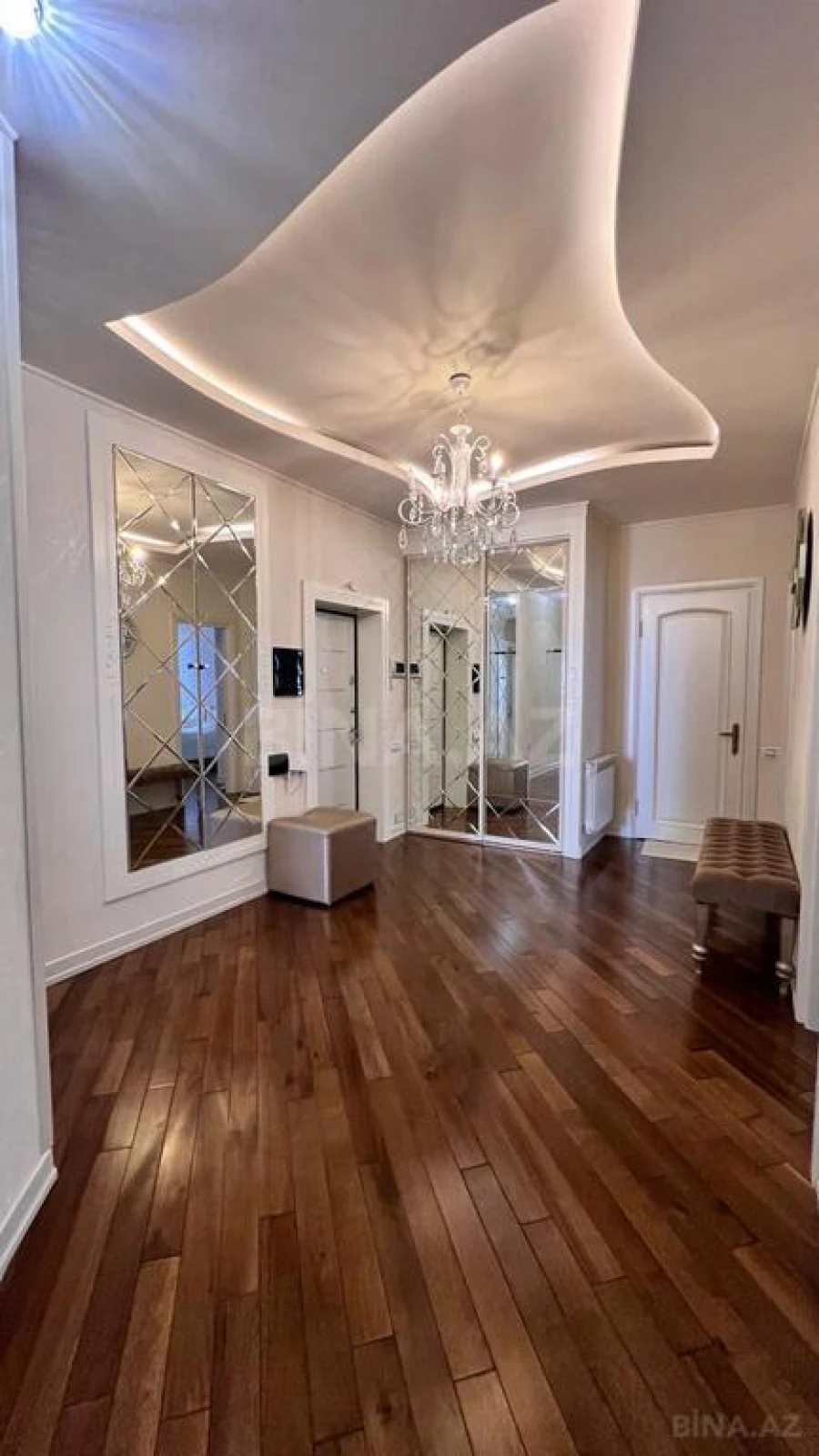 Satılır 4 otaqlı mənzil 165 m²