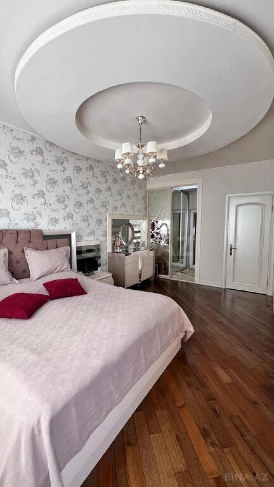 Satılır 4 otaqlı mənzil 165 m²