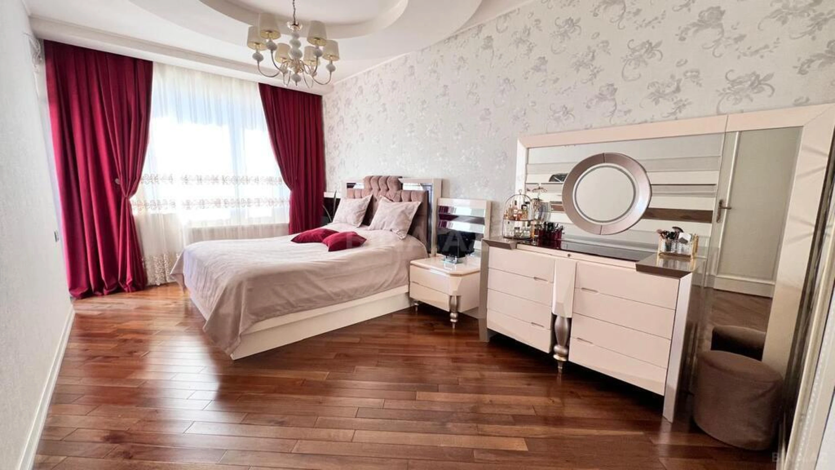 Satılır 4 otaqlı mənzil 165 m²