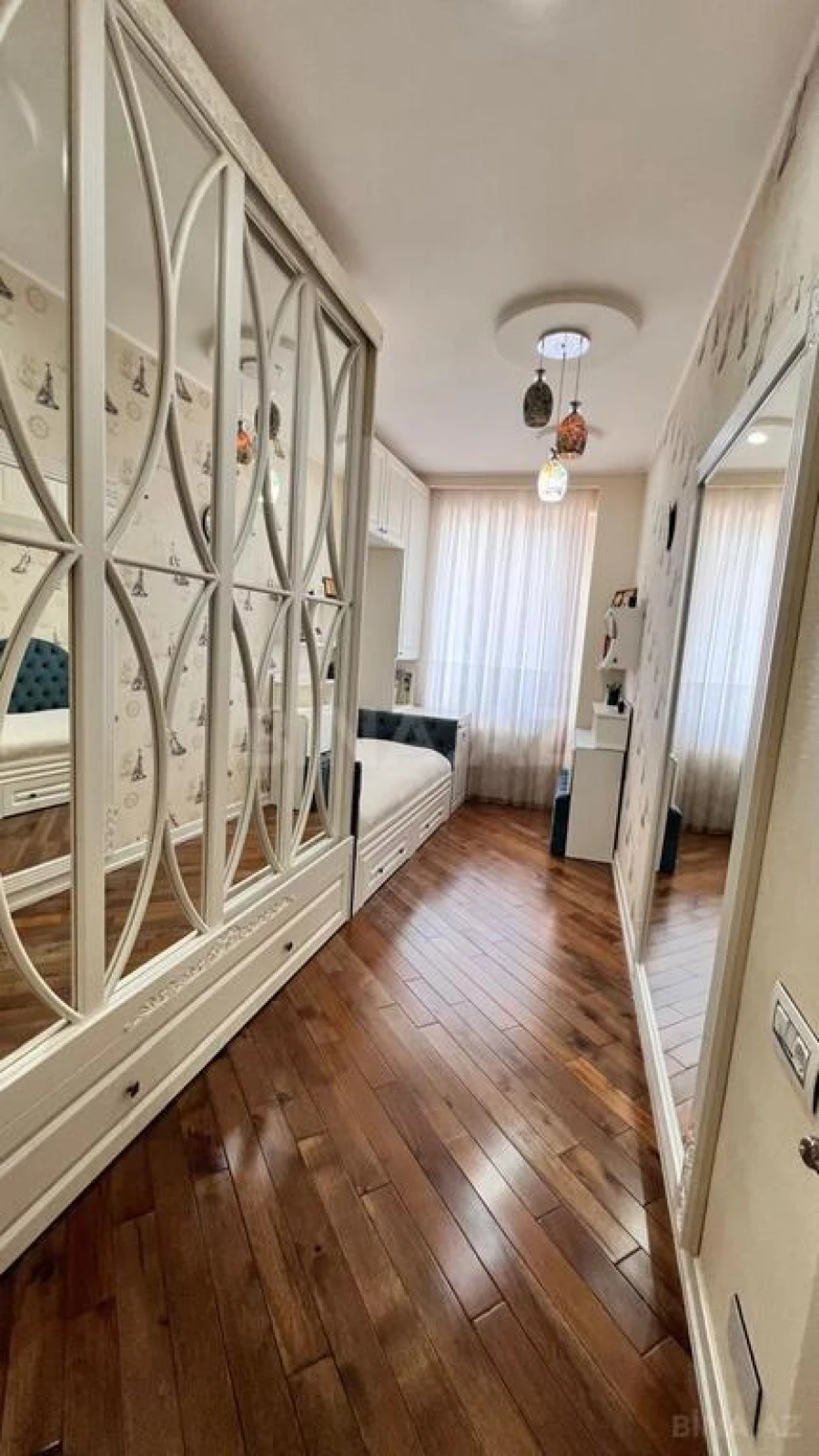 Satılır 4 otaqlı mənzil 165 m²