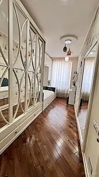 Satılır 4 otaqlı mənzil 165 m²
