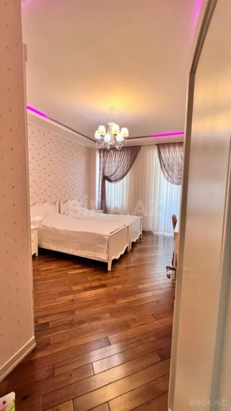 Satılır 4 otaqlı mənzil 165 m²