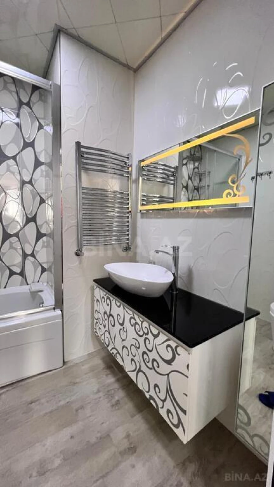 Satılır 4 otaqlı mənzil 165 m²