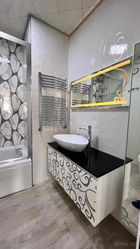 Satılır 4 otaqlı mənzil 165 m²