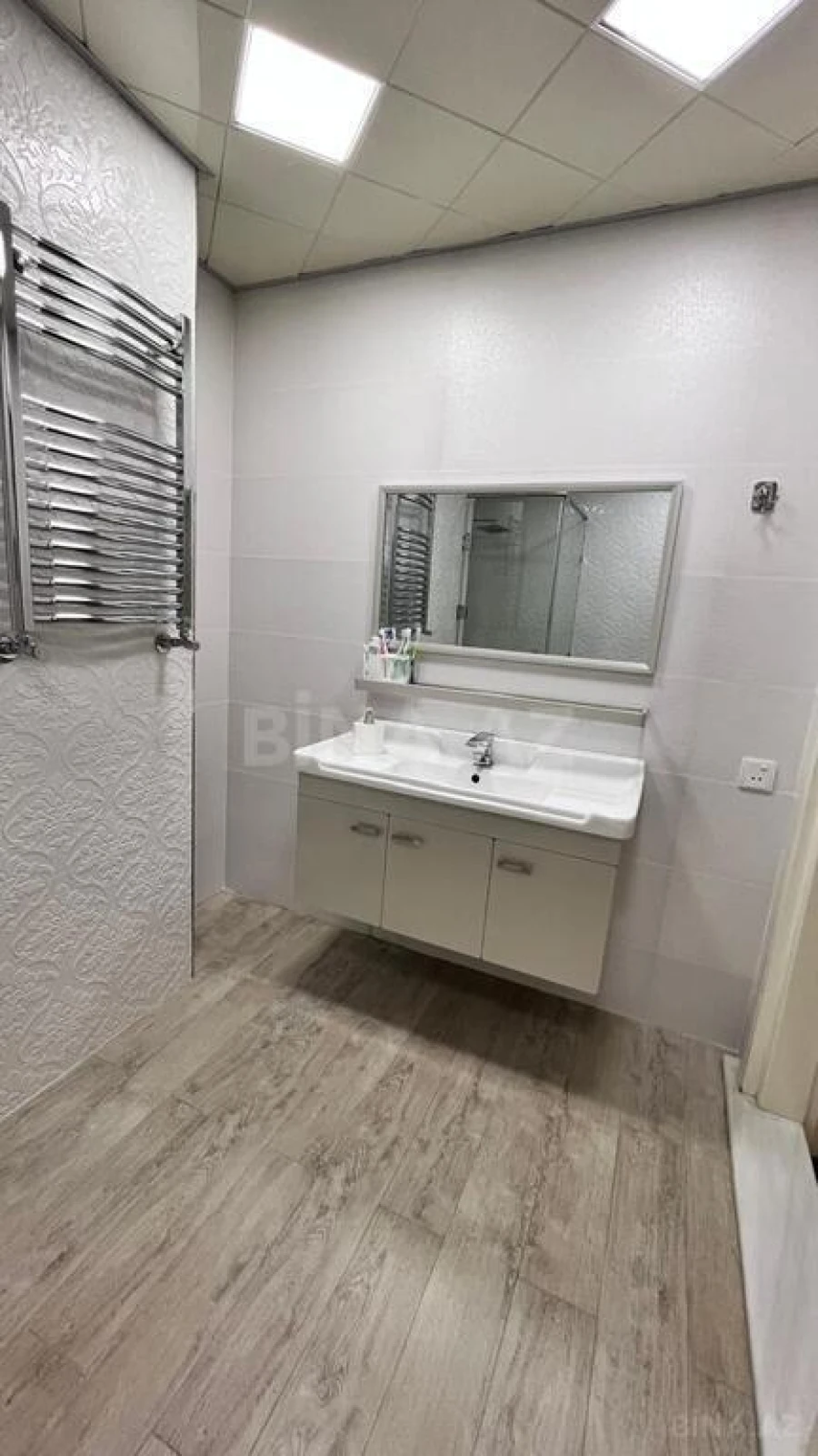 Satılır 4 otaqlı mənzil 165 m²