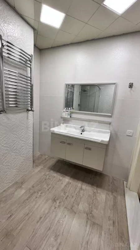 Satılır 4 otaqlı mənzil 165 m²