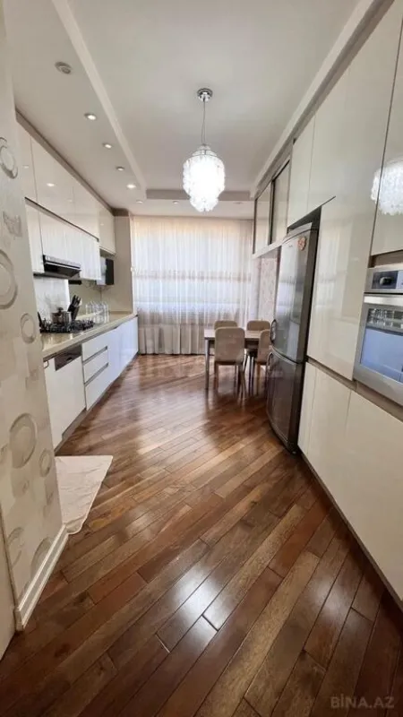 Satılır 4 otaqlı mənzil 165 m²
