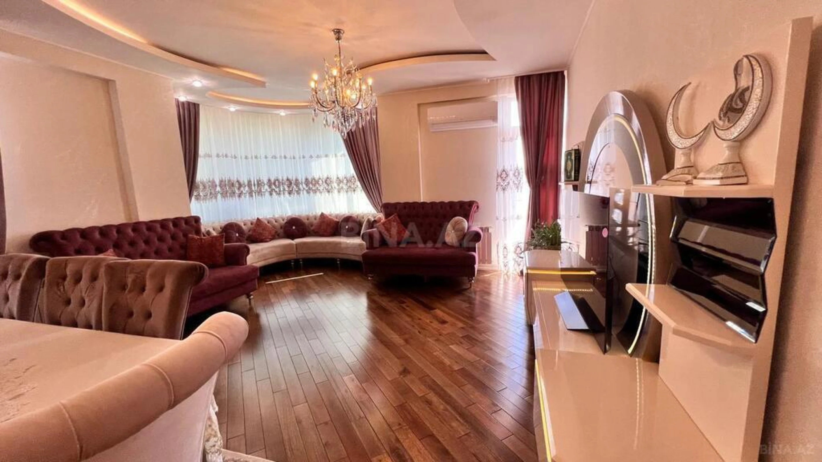 Satılır 4 otaqlı mənzil 165 m²