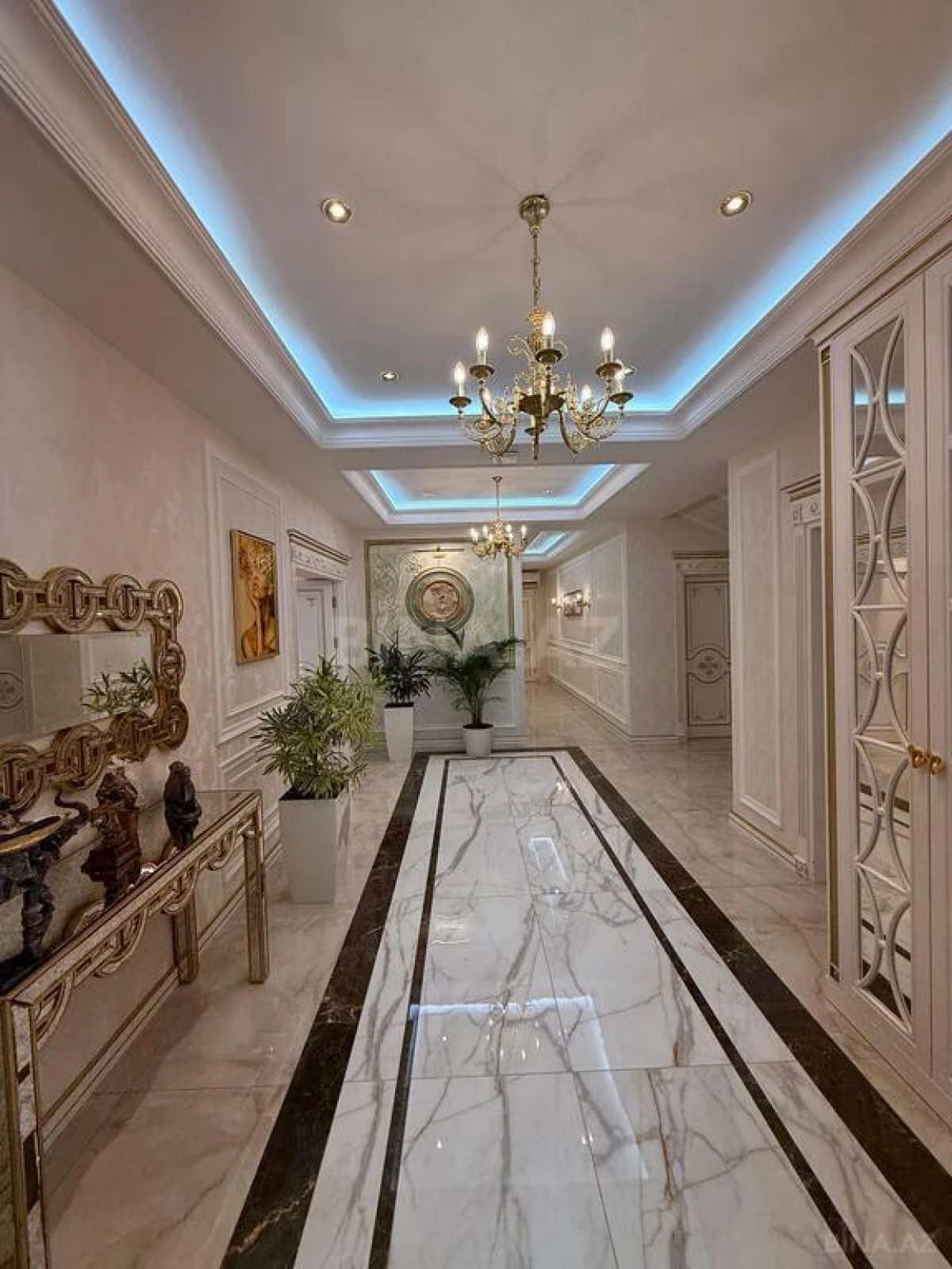 Satılır 7 otaqlı həyət evi 760 m²