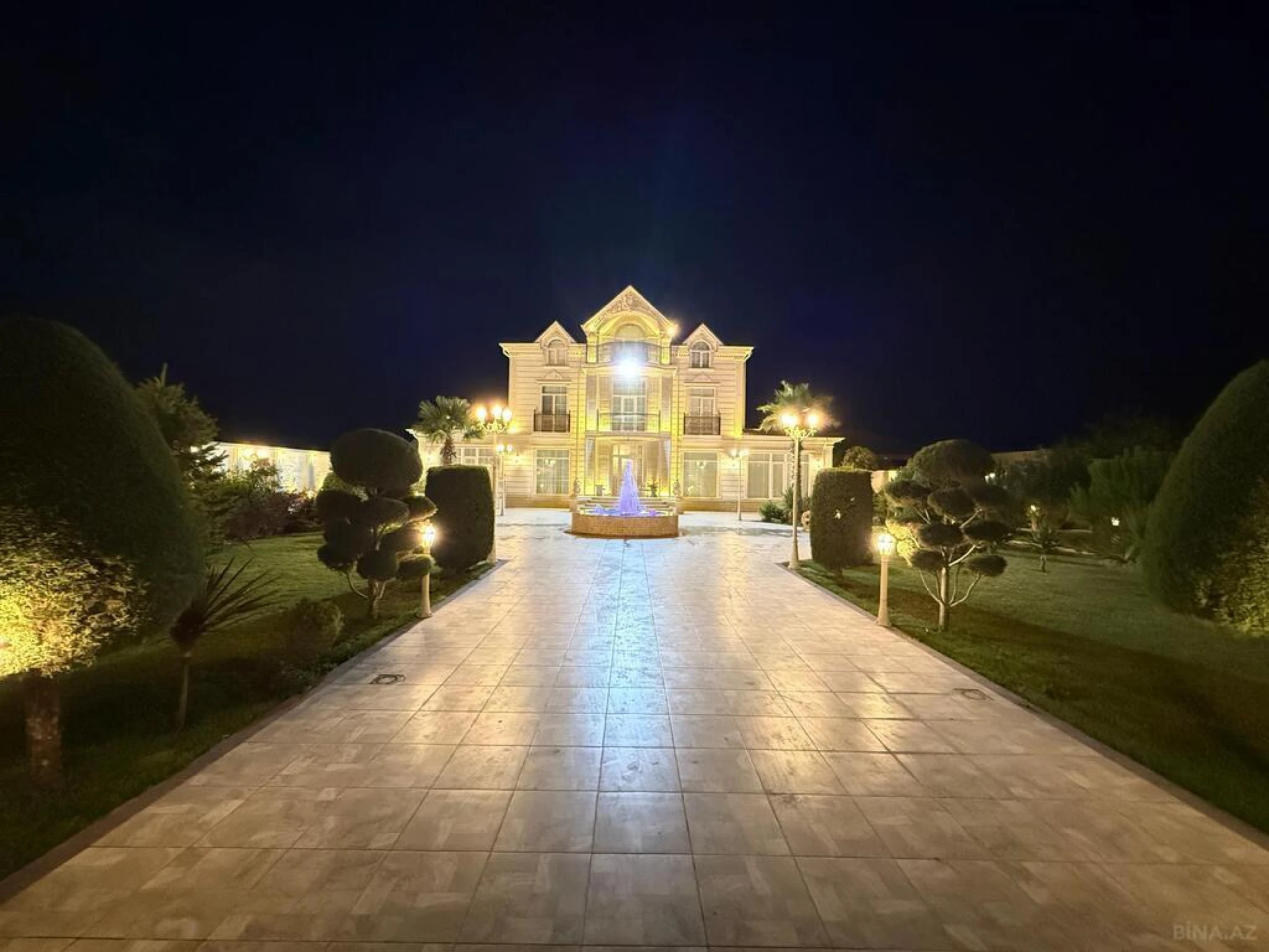 Satılır 7 otaqlı həyət evi 760 m²