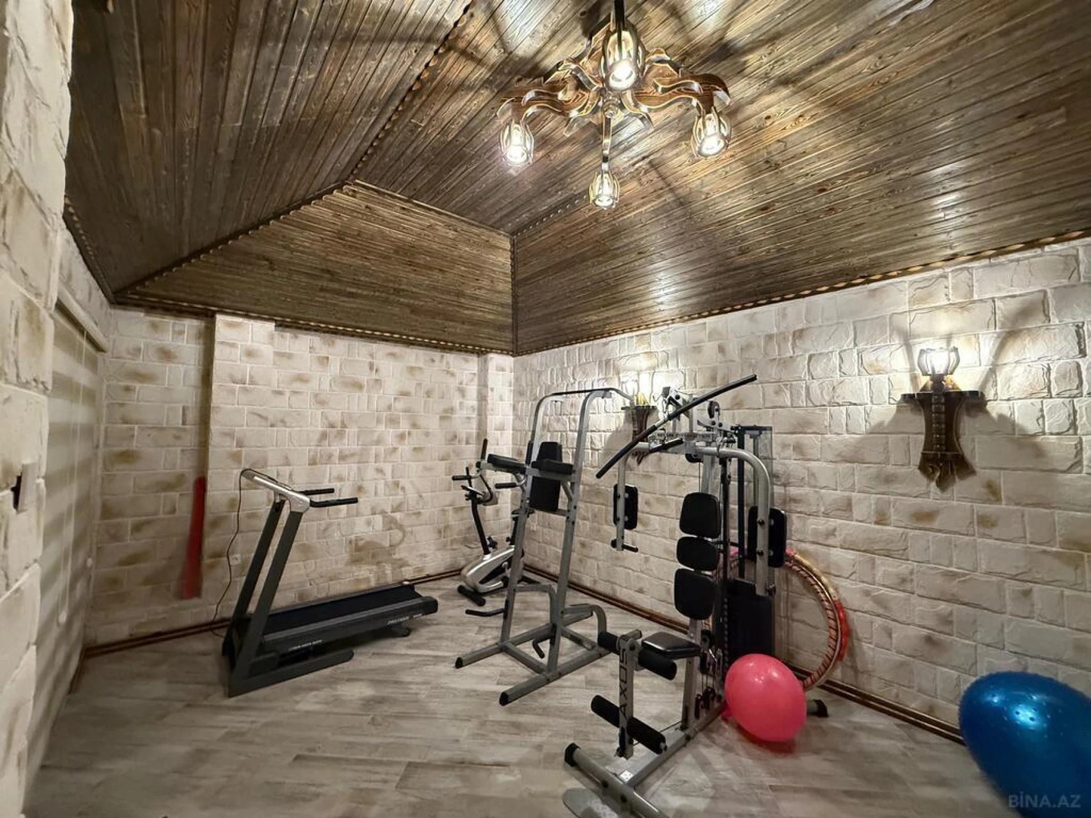 Satılır 7 otaqlı həyət evi 760 m²