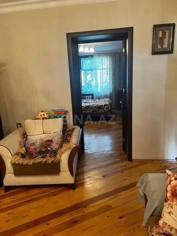 Satılır 7 otaqlı həyət evi 760 m²