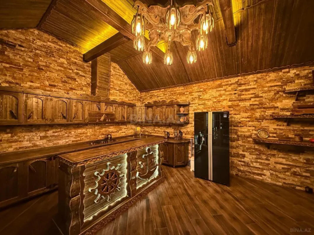 Satılır 7 otaqlı həyət evi 760 m²