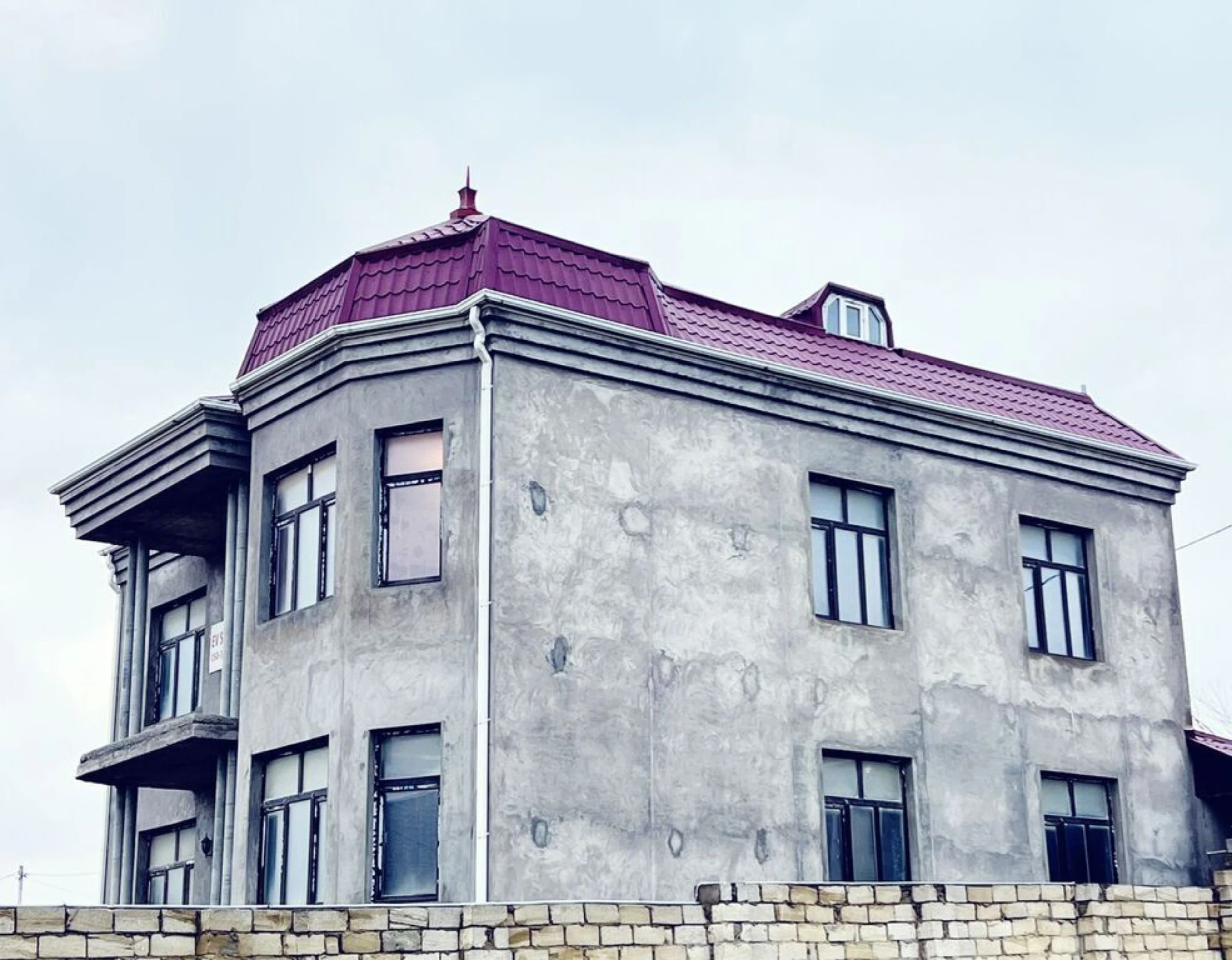 Satılır 5 otaqlı həyət evi 400 m²