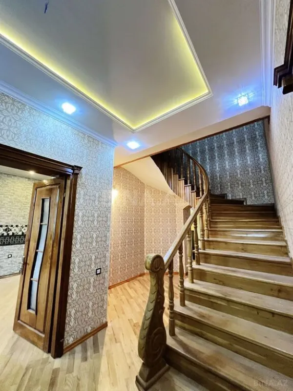 Satılır 5 otaqlı həyət evi 400 m²