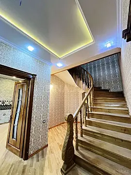 Satılır 5 otaqlı həyət evi 400 m²