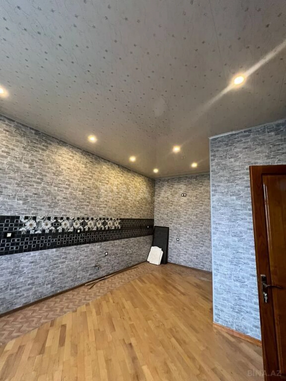 Satılır 5 otaqlı həyət evi 400 m²