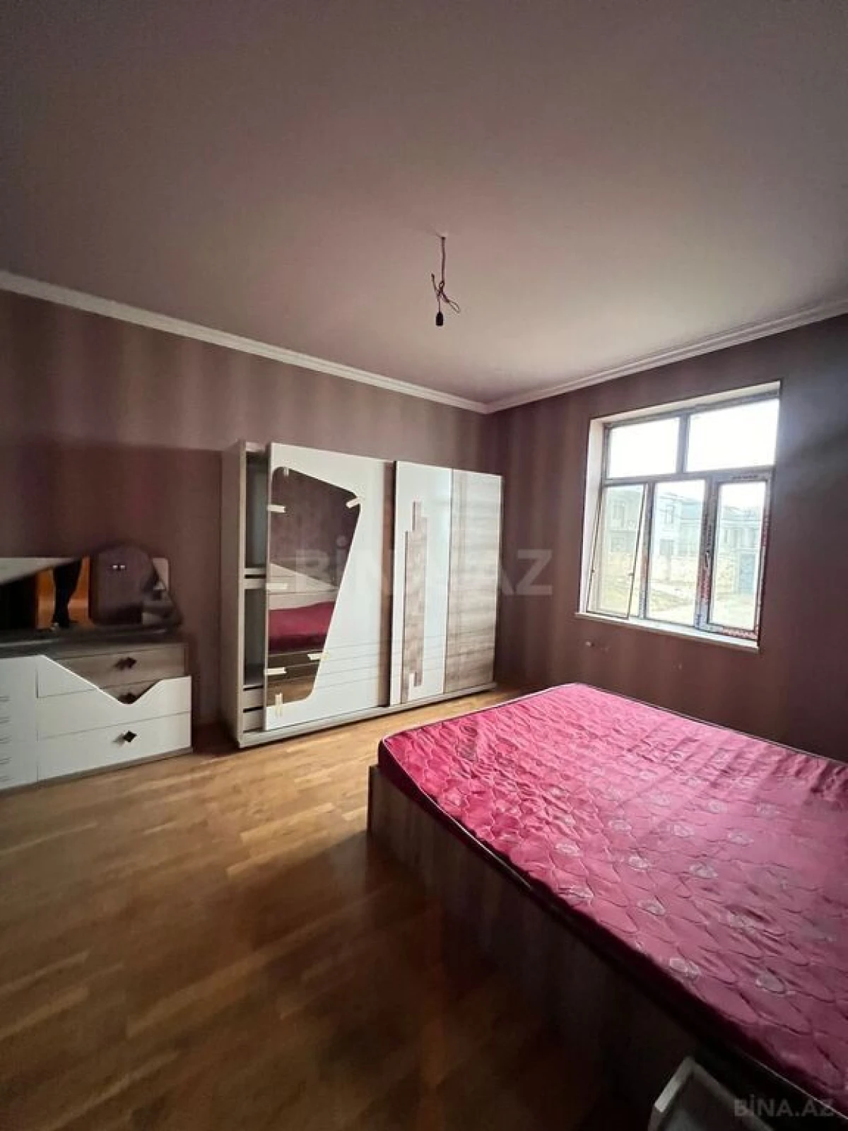 Satılır 5 otaqlı həyət evi 400 m²