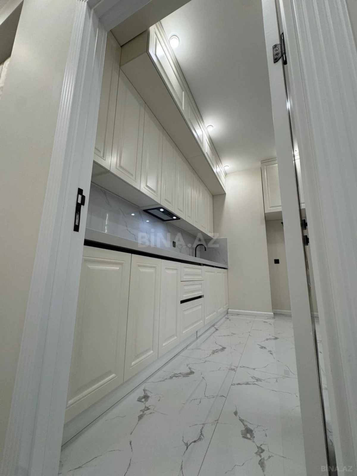 Satılır 3 otaqlı mənzil 107 m²