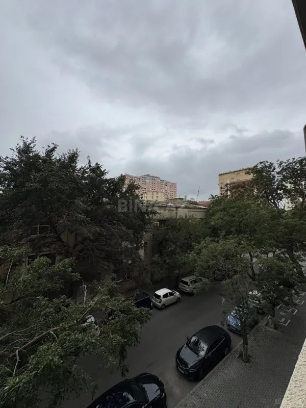 Satılır 3 otaqlı mənzil 107 m²