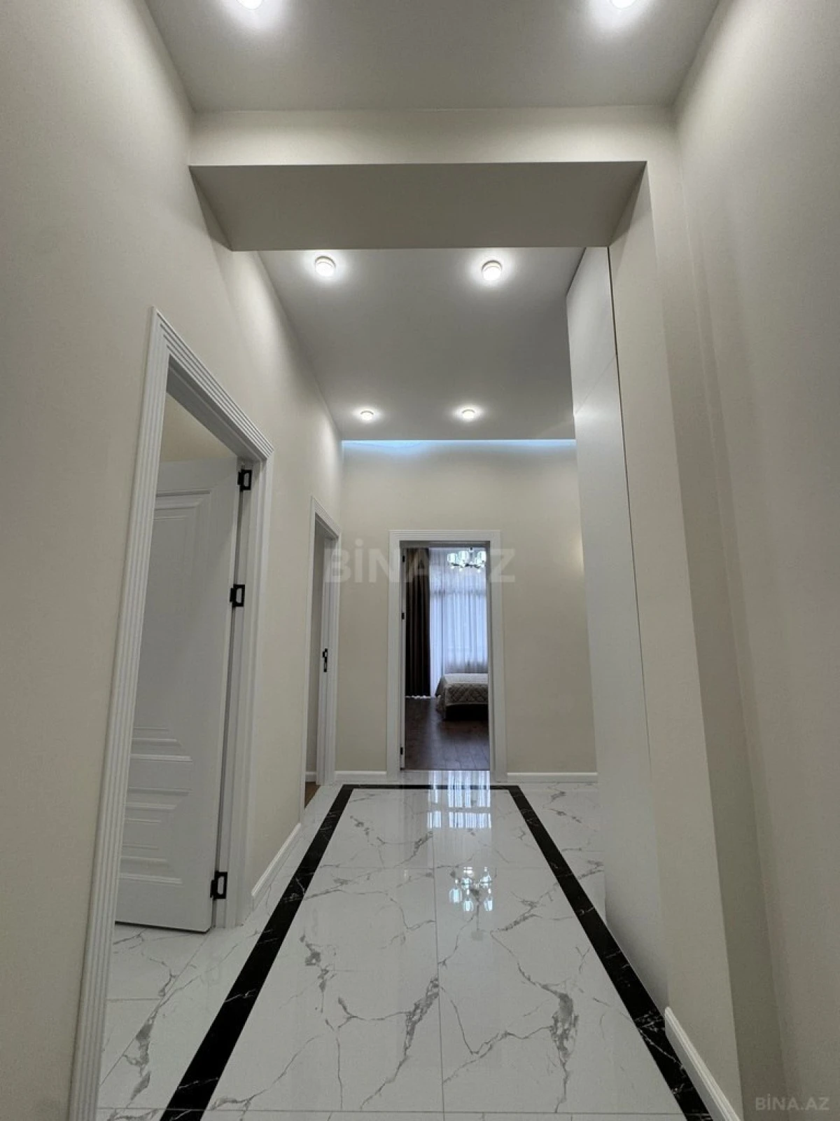 Satılır 3 otaqlı mənzil 107 m²
