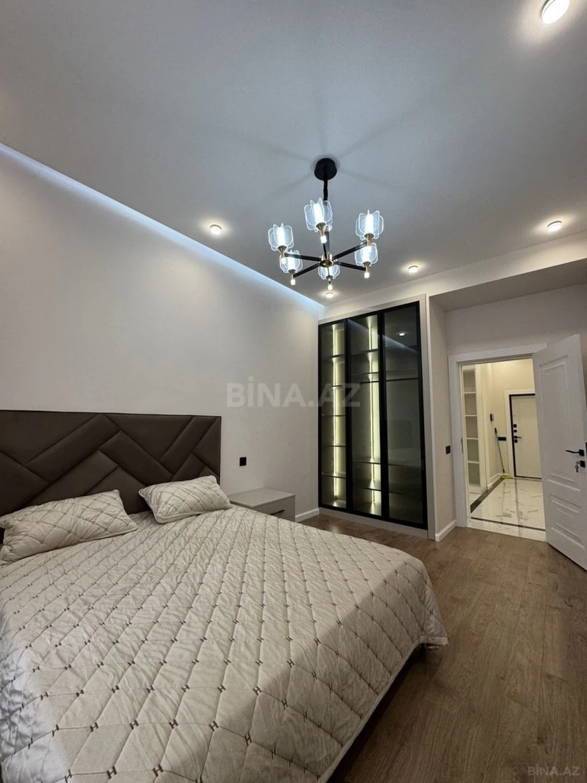 Satılır 3 otaqlı mənzil 107 m²