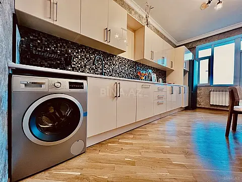 Satılır 3 otaqlı mənzil 145 m²