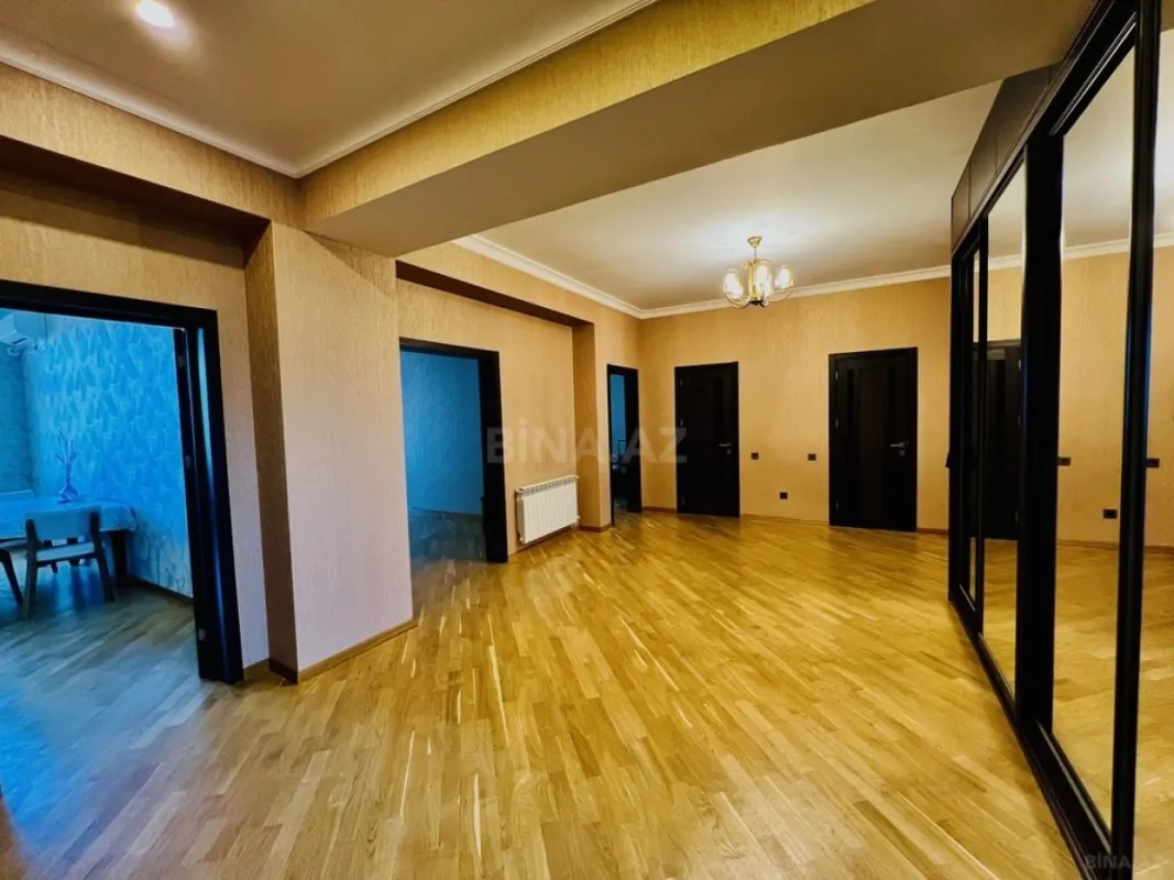 Satılır 3 otaqlı mənzil 145 m²
