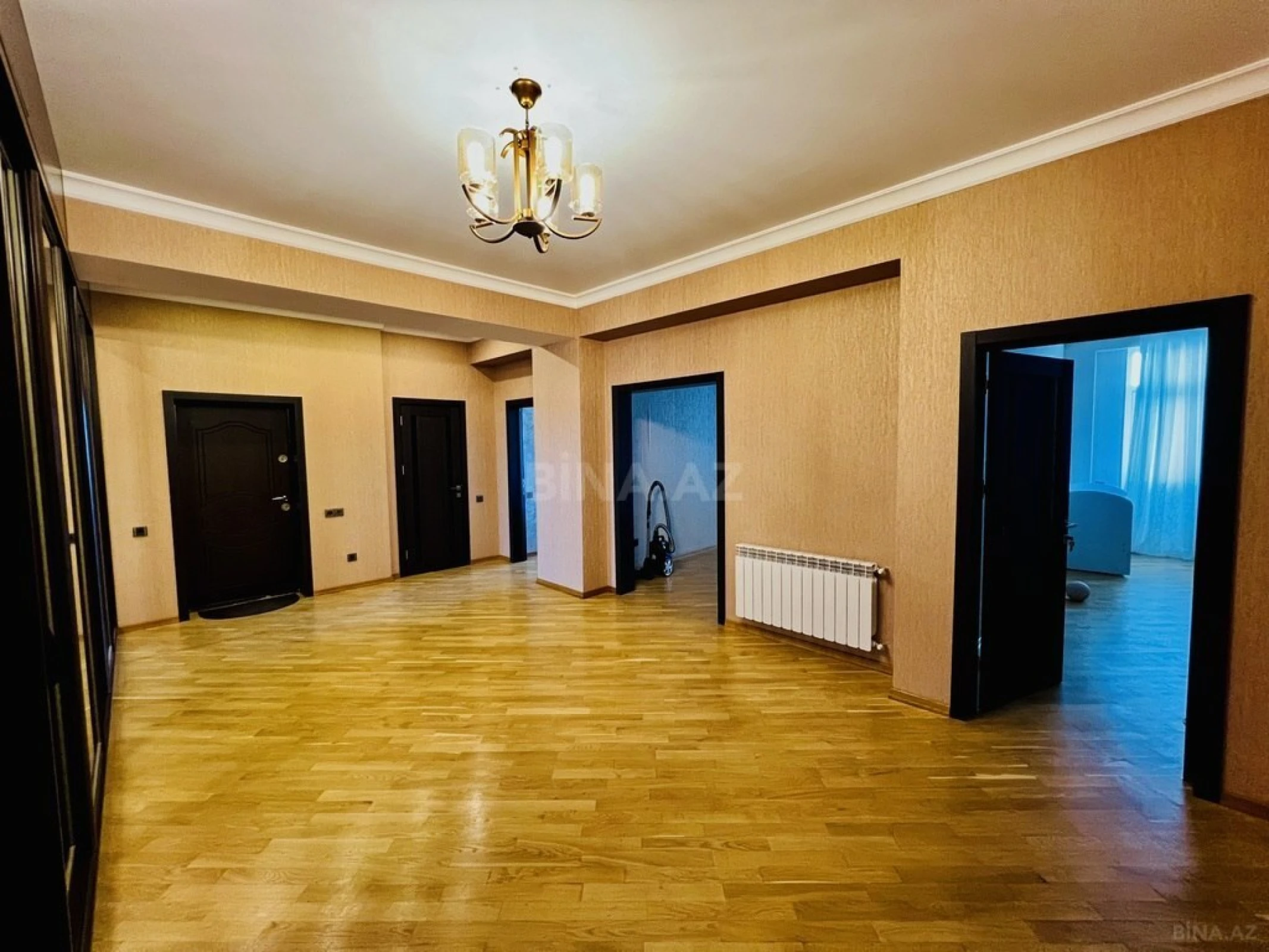 Satılır 3 otaqlı mənzil 145 m²