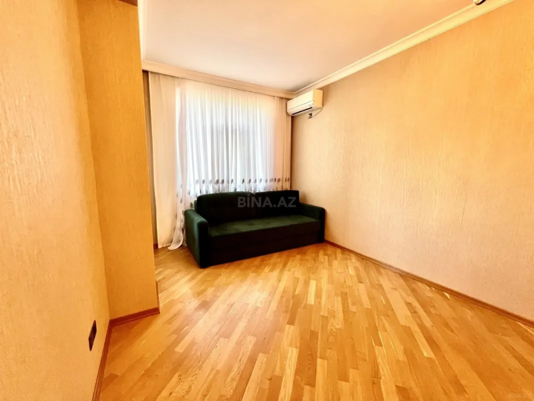 Satılır 3 otaqlı mənzil 145 m²