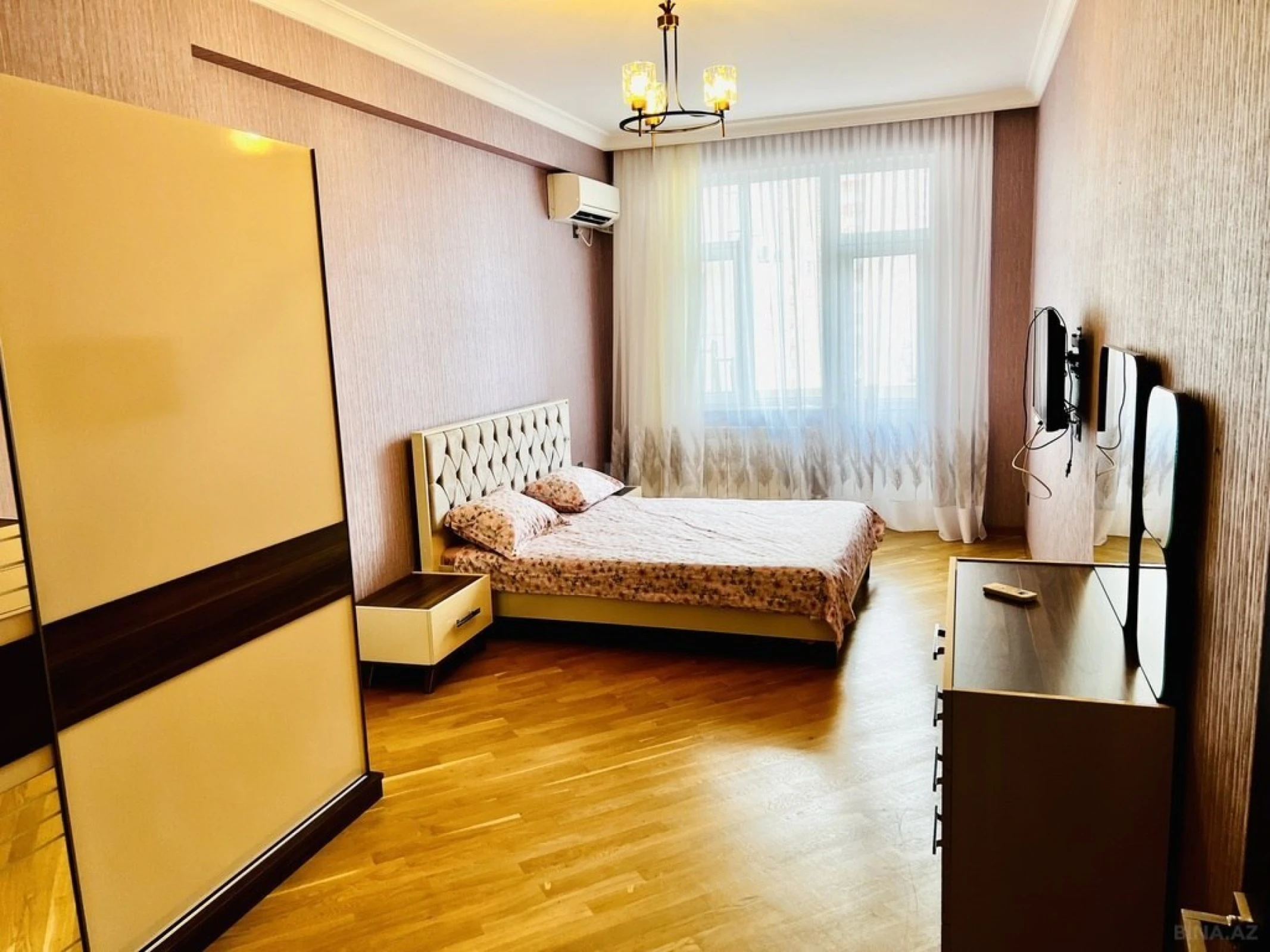 Satılır 3 otaqlı mənzil 145 m²