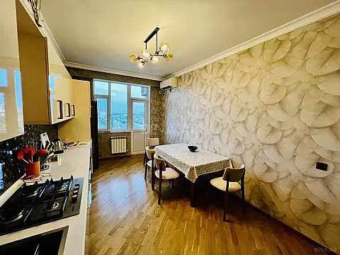 Satılır 3 otaqlı mənzil 145 m²