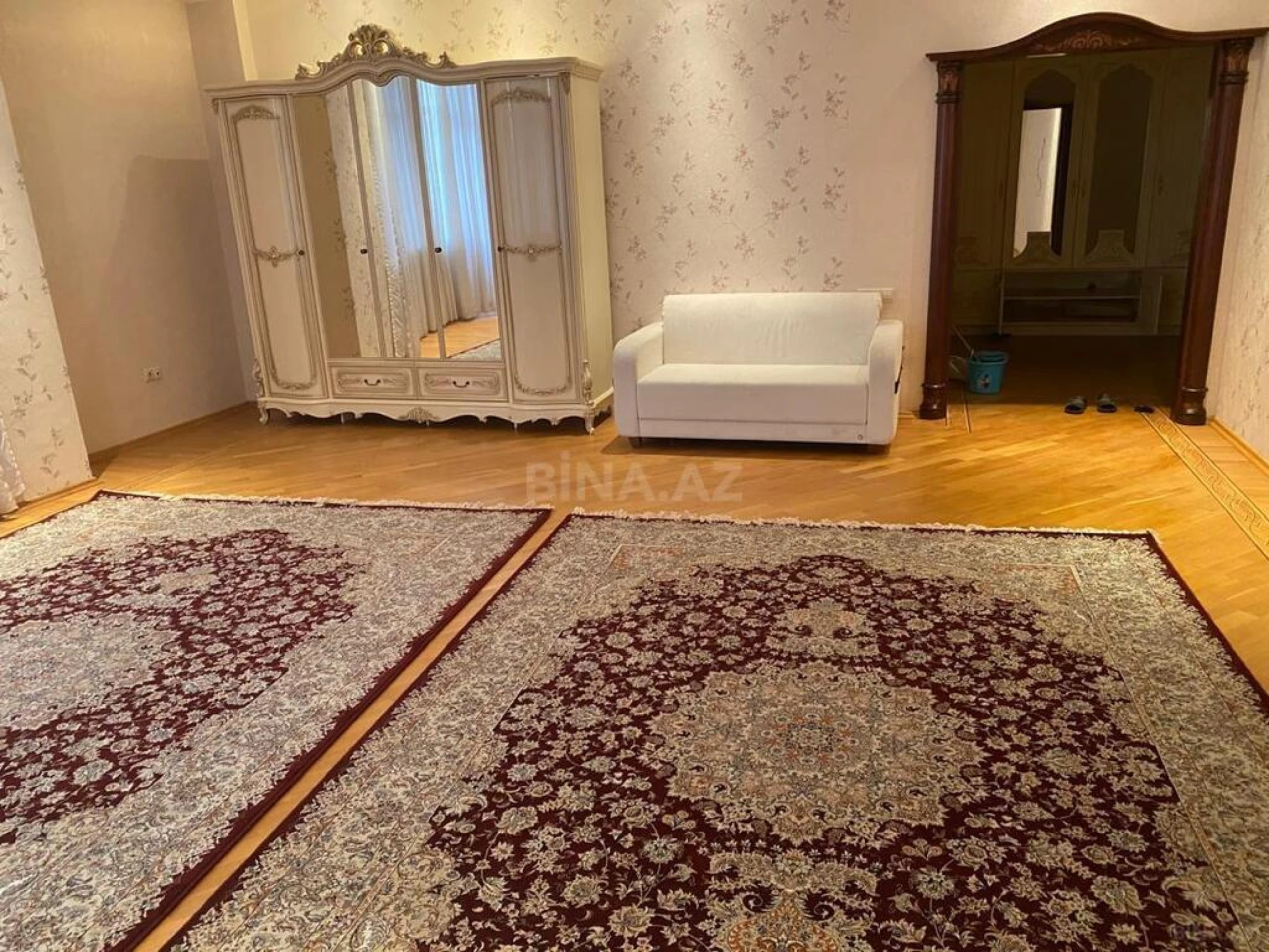 Kirayə verilir 2 otaqlı mənzil 100 m²