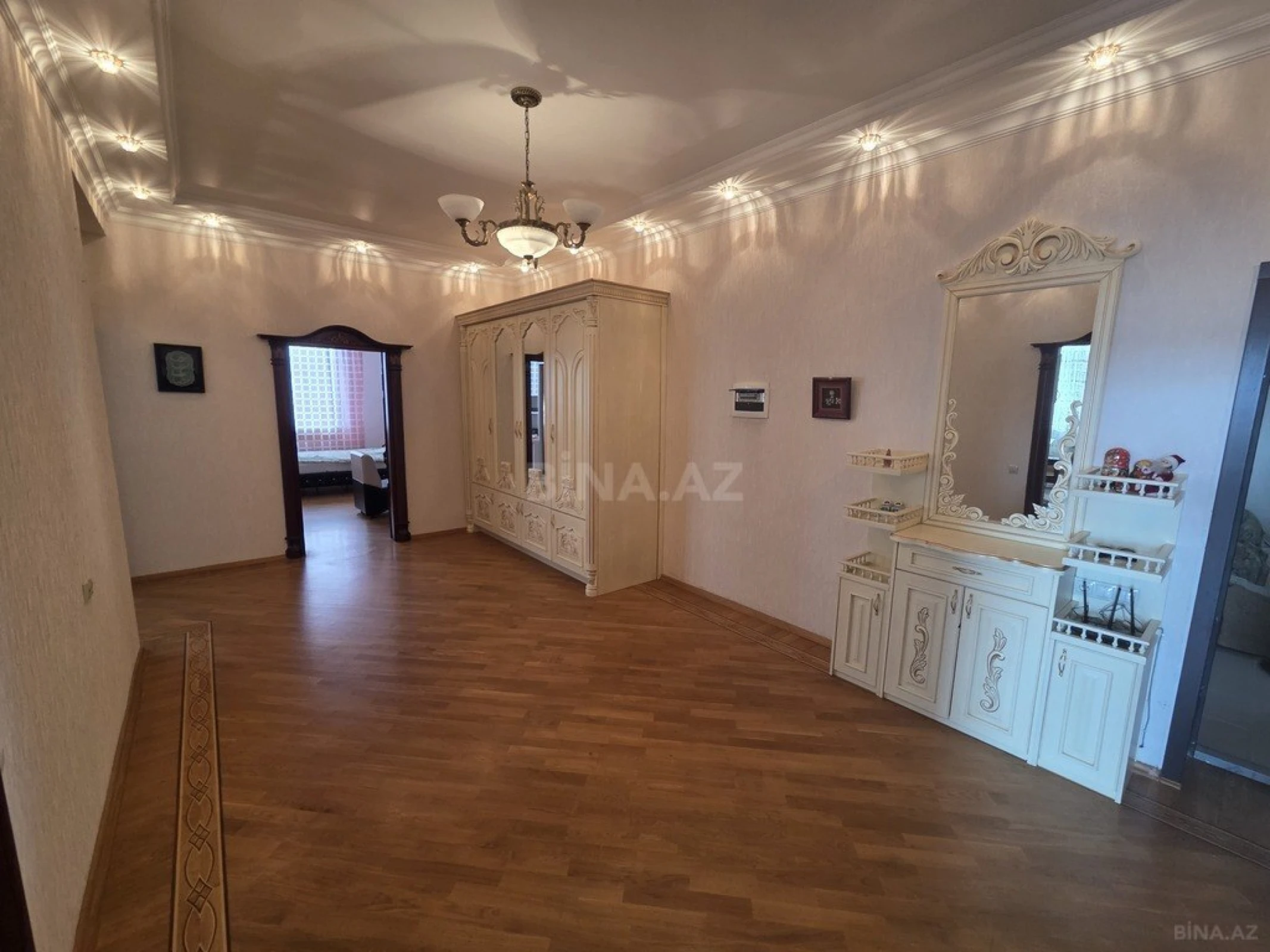 Kirayə verilir 2 otaqlı mənzil 100 m²