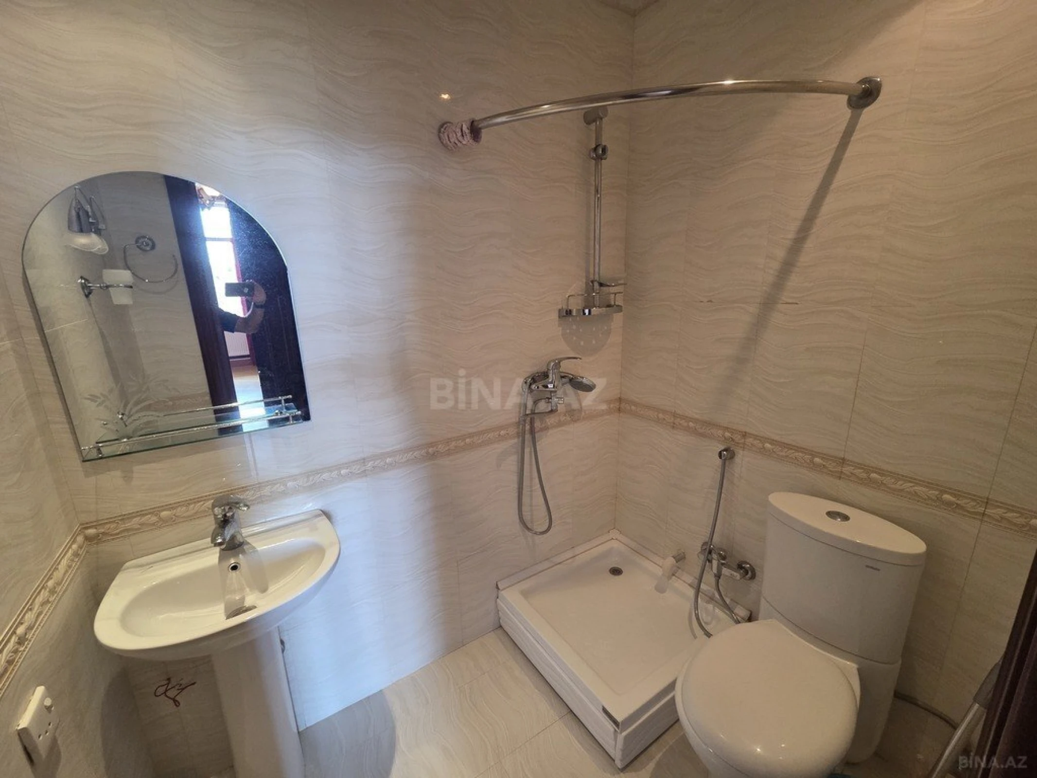 Kirayə verilir 2 otaqlı mənzil 100 m²