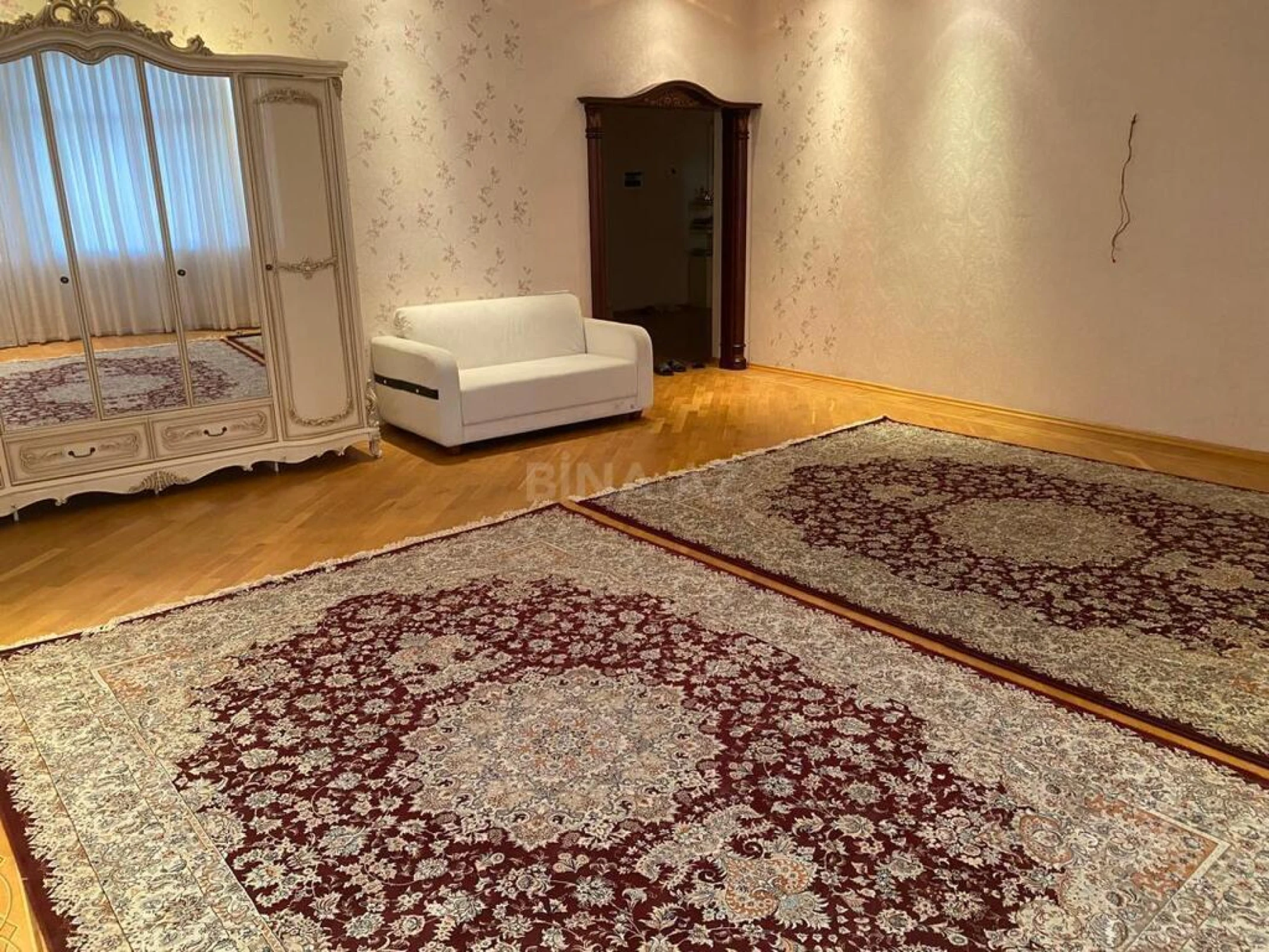 Kirayə verilir 2 otaqlı mənzil 100 m²