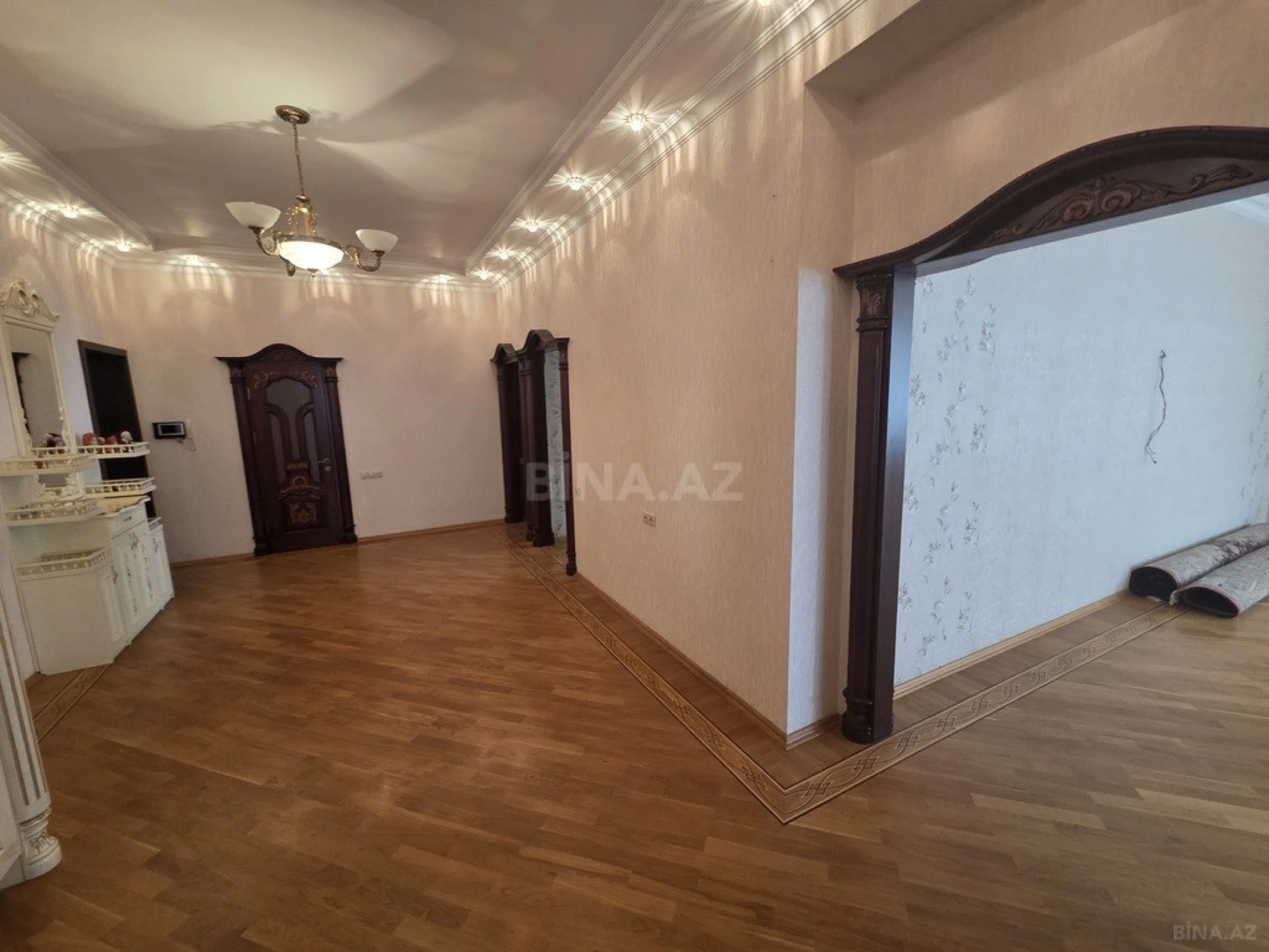 Kirayə verilir 2 otaqlı mənzil 100 m²