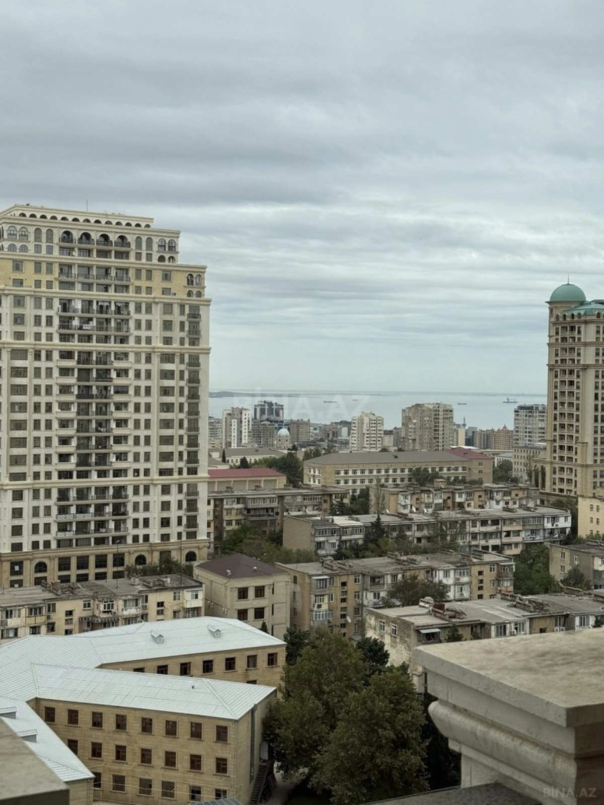 Satılır 3 otaqlı mənzil 120 m²