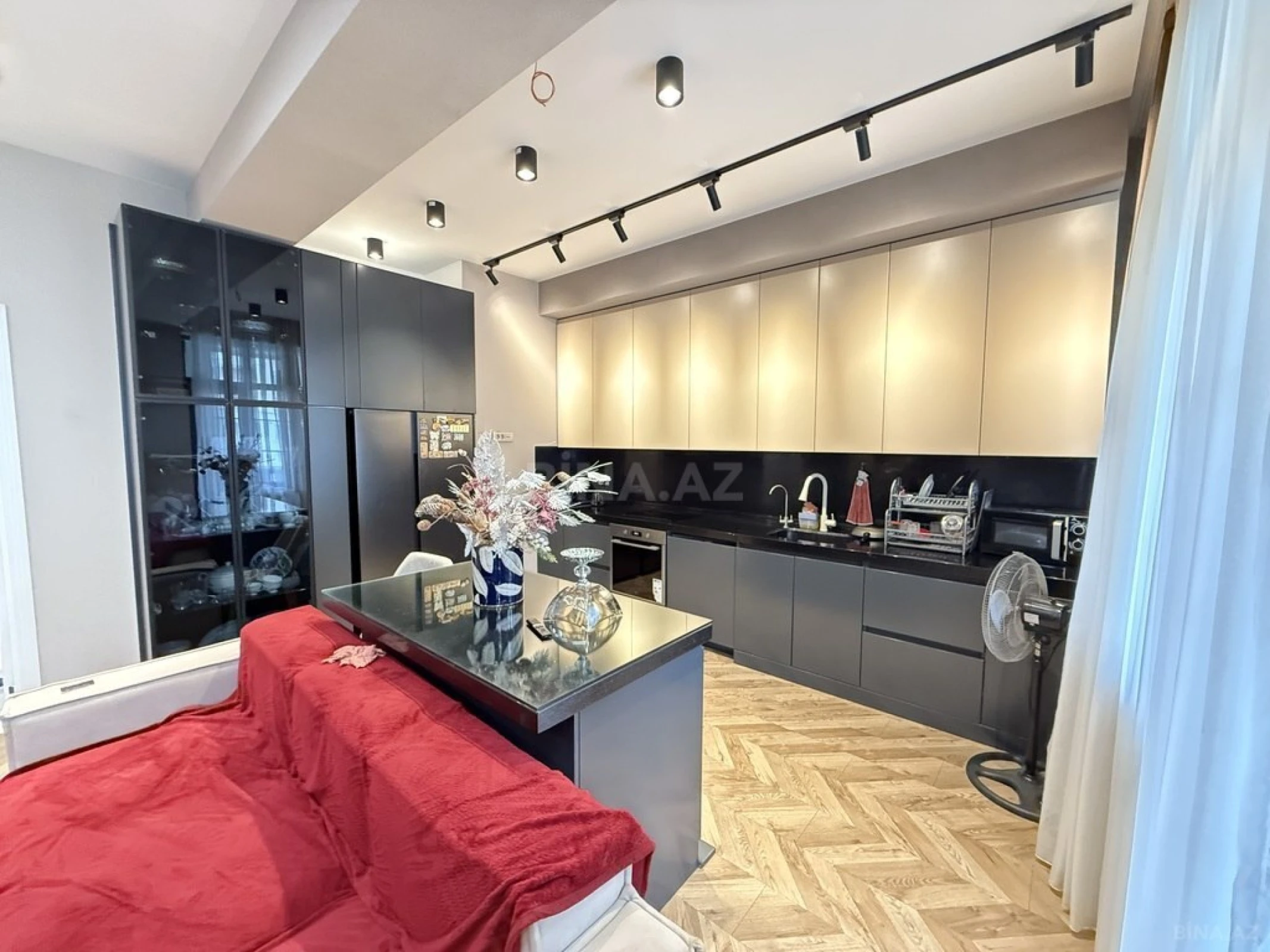 Satılır 3 otaqlı mənzil 120 m²
