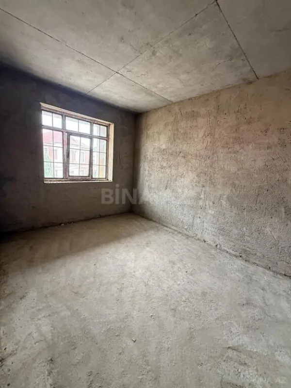 Satılır 5 otaqlı həyət evi 200 m²